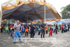 Pj Gubernur Suganda harap anak-anak desa Kacung bugar