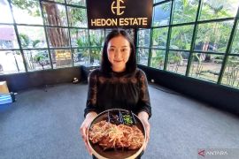 Nikmatnya menyantap gorengan di restoran mewah