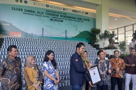BI Kepri dan BTP catatkan rekor MURI sajian sambal teri terbanyak