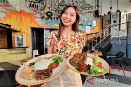 Ingin "Sego Tempong" Banyuwangi? Datang ke resto hotel di Surabaya ini