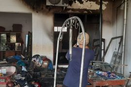 Satu unit rumah terbakar diduga karena sebatang rokok