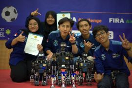 Tim Robot ITS borong 24 penghargaandi FIRA RoboWorld Cup