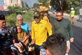 Ketua Komisi IV DPRD Riau tinjau progres pengaspalan Jalan Pemuda Pekanbaru