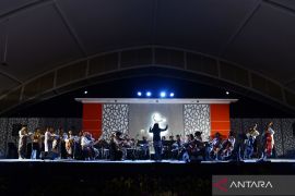 Konser orkestra muhibah budaya serenade bunga bangsa