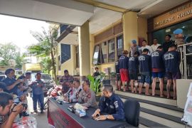 Polda Kalbar ringkus tujuh perampok mobil boks ekspedisi