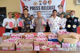 Polres Tanah Bumbu sita 1.372 kosmetik ilagel