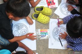 Peringatan hari anak nasional di bantaran sungai musi Page 2 Small