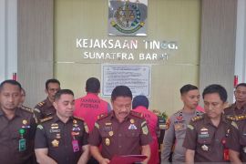 Kejati Sumbar tahan tiga tersangka lagi kasus korupsi Sapi bunting