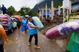 Ratusan volunteer PLN bantu masyarakat paska bencana cuaca ekstrem di Sumbar