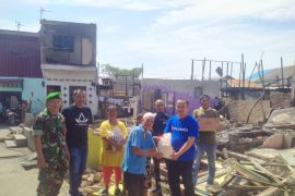 Karyawan XL Axiata salurkan donasi untuk korban kebakaran di Belawan