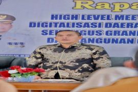 Pj. Bupati Tapteng mengajak masyarakat gunakan kanal digital non tunai dalam transaksi keuangan