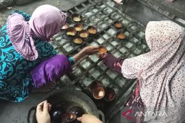 Sentra produksi gula jawa di Bantul butuh regenerasi penyadap nira kelapa