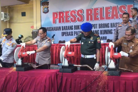 Ratusan knalpot brong di Pekanbaru dimusnahkan