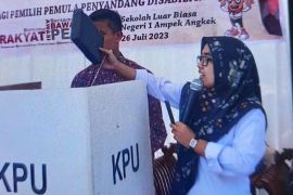 Bawaslu Agam simulasi pemungutan suara ke penyandang disabilitas
