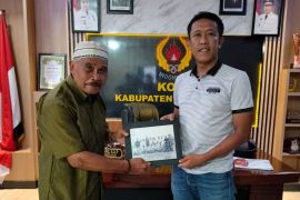 Pemain legendaris PSIB era 1960-an kunjungi KONI Bengkalis