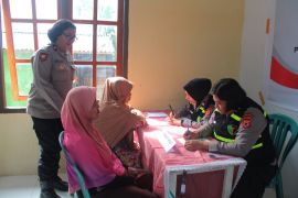 Polwan Polda Maluku  gelar bakti kesehatan untuk warga
