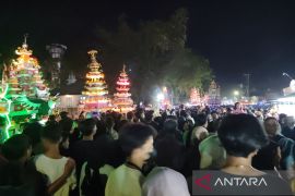 Ribuan masyarakat ramaikan acara Tabut Besanding