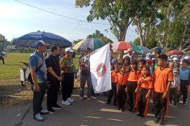 Pengurus Cabang PGRI Halong gelar jalan sehat