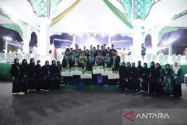 Ru porno filmlar tomosha qilish Semiz yigitlar qizni ogritguncha sikishardi