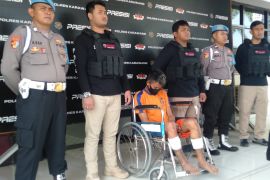 Polisi tembak bagian kaki penganiaya pedagang jamu hingga tewas di Karawang