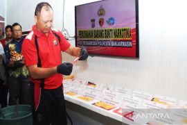 Satresnarkoba  Polresta Banjarmasin musnahkan 1.024 butir ekstasi