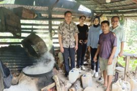 Bank Mestika kunjungi petani dan pengrajin gula aren di Deliserdang