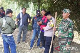 Petugas gabungan buru pemuda penganiaya dua pria lansia di Sukabumi