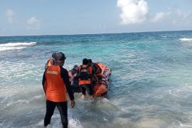 Tim SAR cari seorang penumpang KM Labobar  yang melompat ke laut di perairan Buru