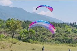 Atlet paralayang Paser latihan untuk sertifikasi laik terbang