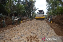 TMMD ke-117 Kodim 0212/TS rampungkan 1,5 kilometer pengerasan jalan
