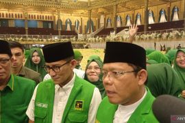 Plt Ketum PPP menyatakan KIB tidak bubar