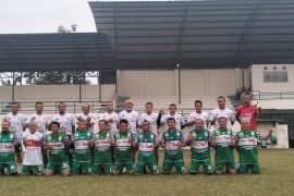 Laga Persahabatan All Star Depok vs Pahoman jalin keakraban sesama komunitas bola