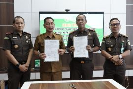 Kejari Bintan serahkan kasus perusakan bakau ke DLHK Kepri