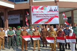 Pemda Sintang bagikan 1.000 bendera merah putih jelang HUT RI