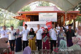 Pemprov Jatim bantu modal usaha wanita rentan sosial