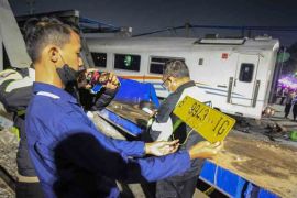 Video - KA Brantas tabrak truk