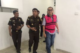 Kejati Kepri tahan dua tersangka korupsi pembangunan jembatan tanah merah Bintan