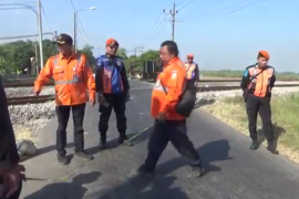 Pasang tiang, KAI-Pemkab Jombang persempit jalan di lintasan sebidang