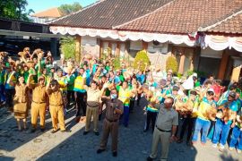 Pemkab Buleleng inovasi tukar sampah plastik dengan ayam