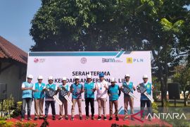 PLN UIT JBB fasilitasi peralatan kerja di ketinggian untuk petugas