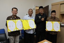 Sleman serahkan dana hibah Pilkada 2024 kepada KPU dan Bawaslu