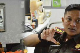 Kejari Karawang tahan Plt Direktur Operasional PT LKM atas dugaan korupsi