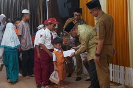 Pemkab HSS santuni ratusan anak yatim di peringatan 10 Muharram
