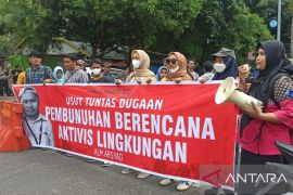 Dinilai janggal, keluarga dan rekan minta usut kembali pembunuhan aktivis lingkungan hidup di Kuansing