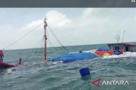 ABK KM Lintang Timur sempat nyalakan sinyal asap minta pertolongan