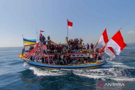 Nelayan Probolinggo gelar ritual Petik Laut