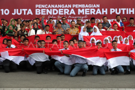 Pembagian 10 juta bendera Merah Putih di Aceh Page 1 Small