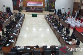 Enam Fraksi terima LPJ Gubernur Maluku 2022, dua menolak
