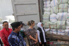 Khofifah lepas ekspor perdana rumput laut