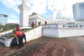 Polda Kepri membersihkan Museum Batam